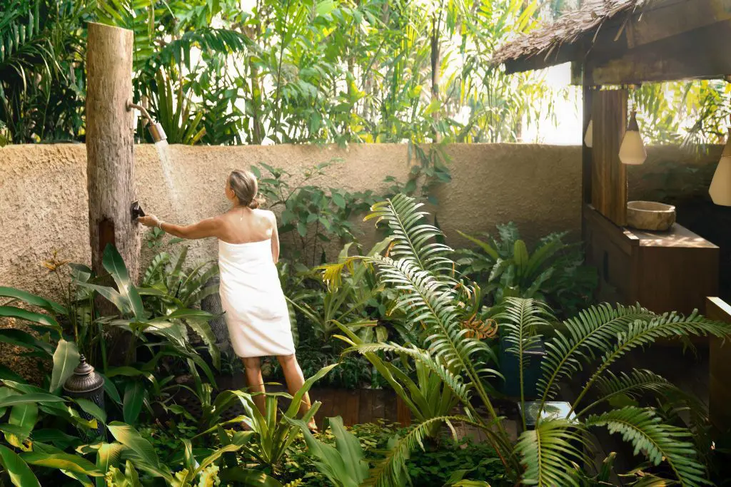 Wa Ale's outdoor showers embody barefoot luxury